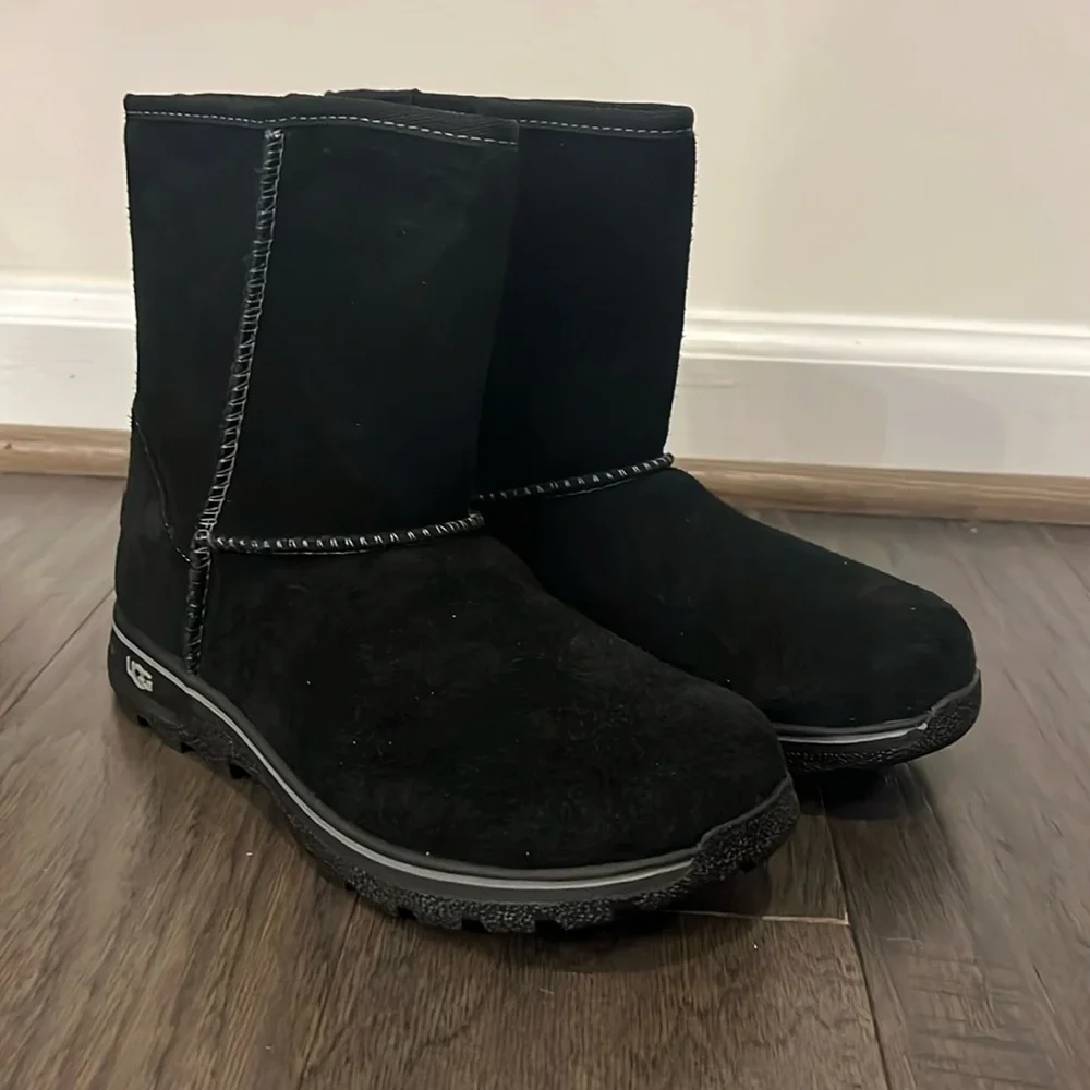 Ugg Australia K Lynden Youth Boots waterproof black suede new Girls Size 6